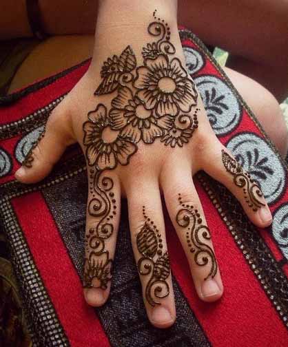 Floral Pattern With Leaf Motifs
