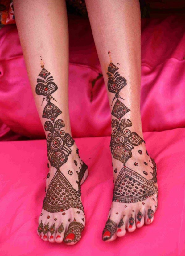Foot Mehndi with Different Figures