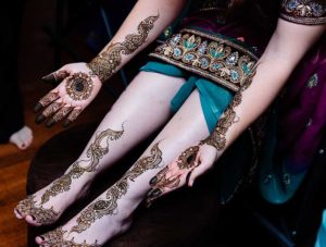 Graceful Arabic Pattern Mehndi