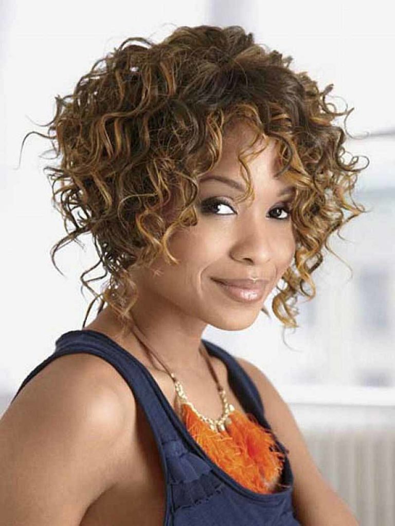 Short Curly Hairstyles for Women to Try in 2023
