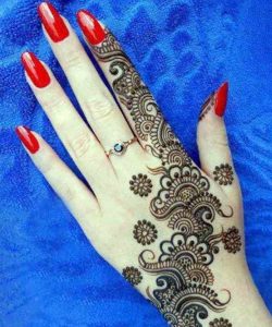 Pakistani Mehndi Design With Semi-circles