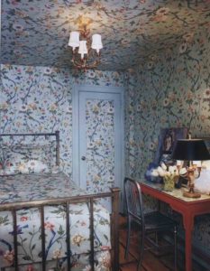 flower-filling-bedroom-wallpaper