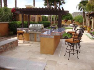 small-outdoor-kitchen-in-backyard