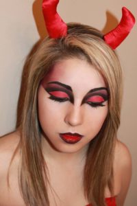 endearing-devil-makeup-for-halloween