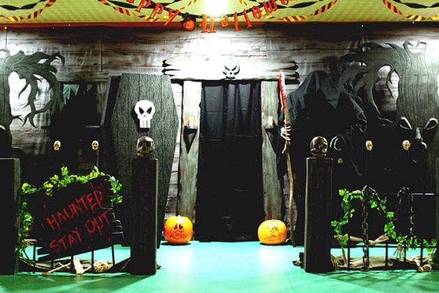 haunted-house-decorations-05