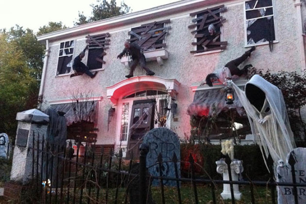 haunted-house-decorations-08