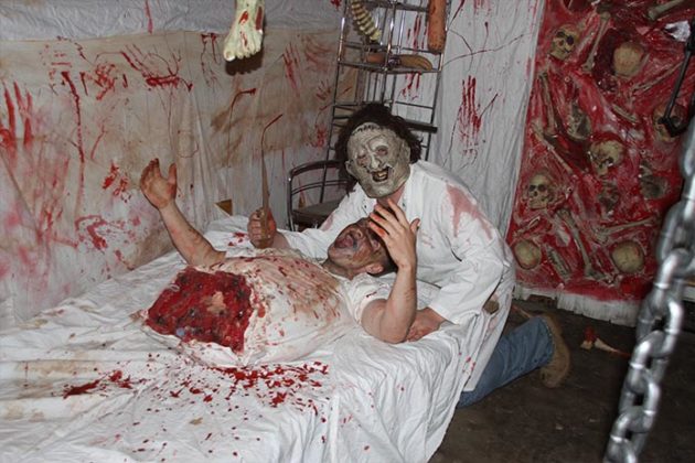 haunted-house-decorations-10