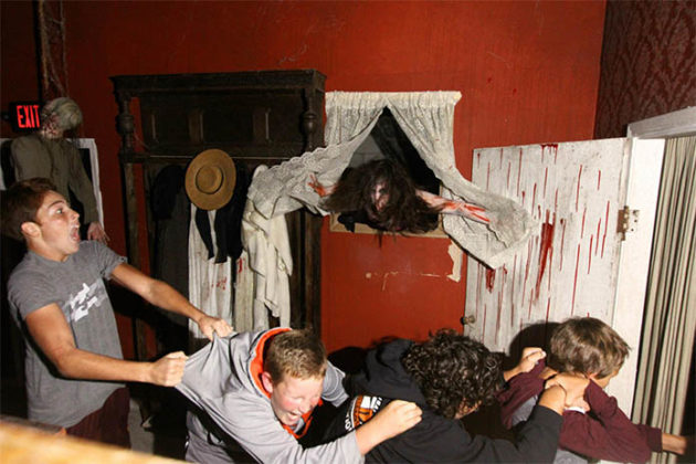 haunted-house-decorations-11