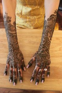 stunning-mehndi-for-karva-choth