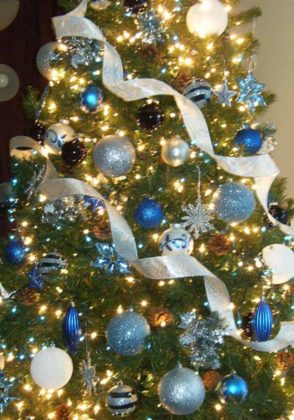 blue-christmas-tree-decoration-ideas-07