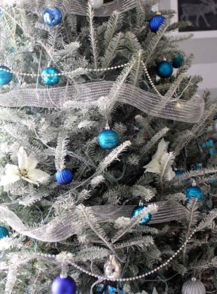 blue-christmas-tree-decoration-ideas-08