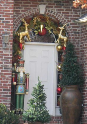 christmas-door-decorations-11