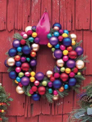 christmas-door-decorations-with-balls-09