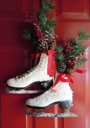 christmas-door-decorations-with-shoes-12