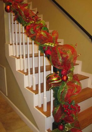 christmas-stair-decoration-04