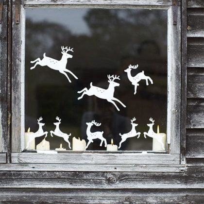 christmas-window-decoration-with-reindeers