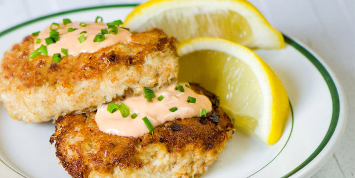 crab-cakes-with-mayonnaise