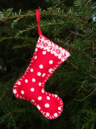 homemade-christmas-tree-decoration-ideas-05