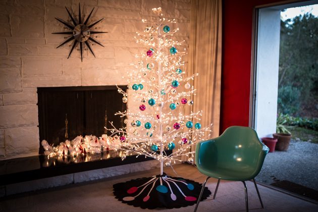 modern-christmas-decoration-with-tree-01