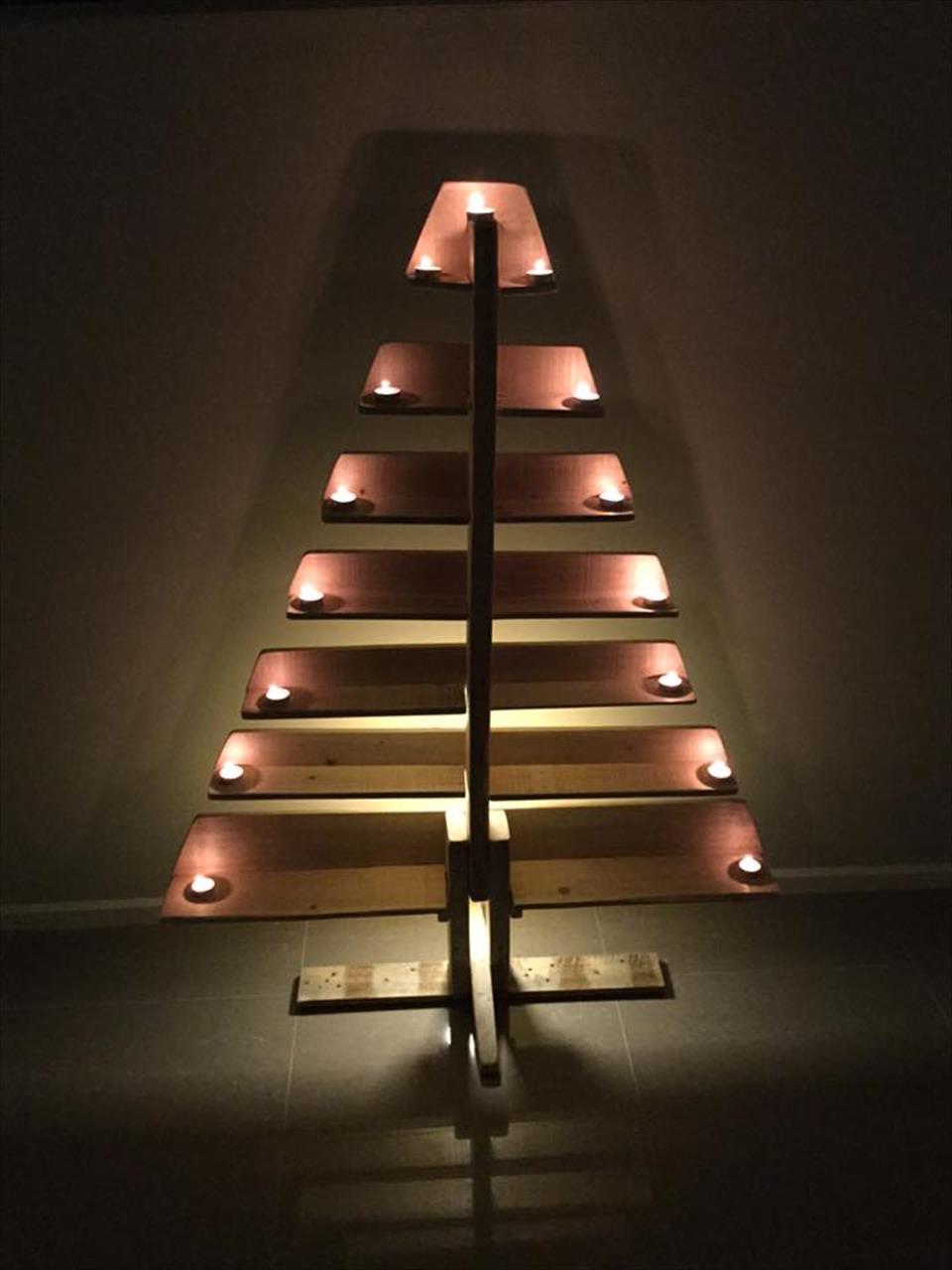 pallet-christmas-tree-with-tea-lights