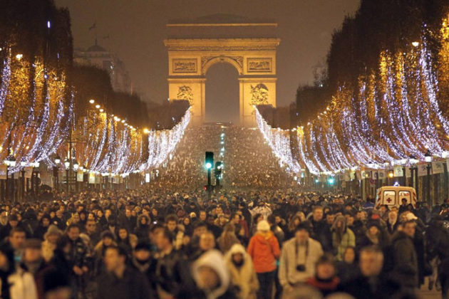 paris-new-year-eve-celebrations-02