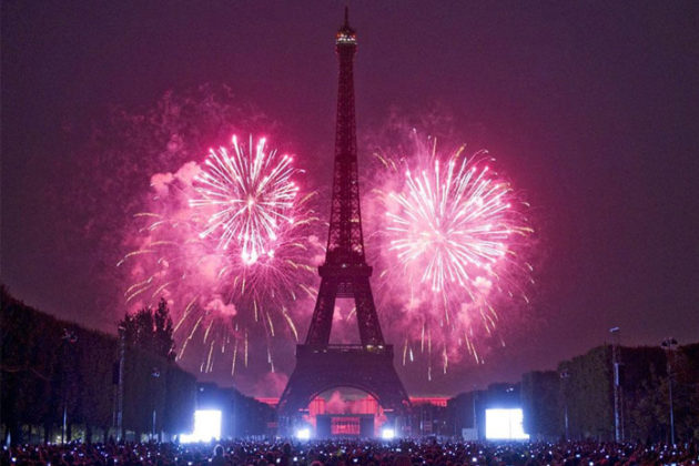 paris-new-year-eve-celebrations-06