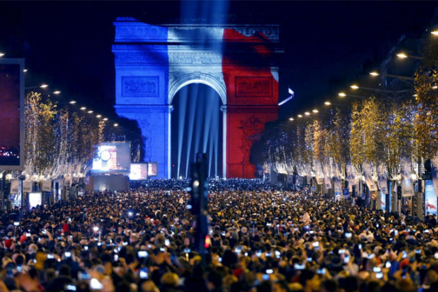 paris-new-year-eve-celebrations-07