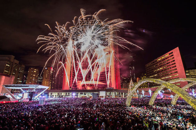 toronto-new-years-eve-at-nathan-phillips-square-02