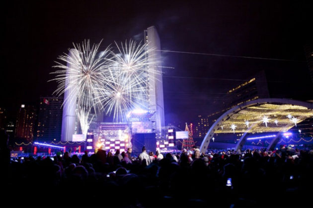 toronto-new-years-eve-at-nathan-phillips-square-03