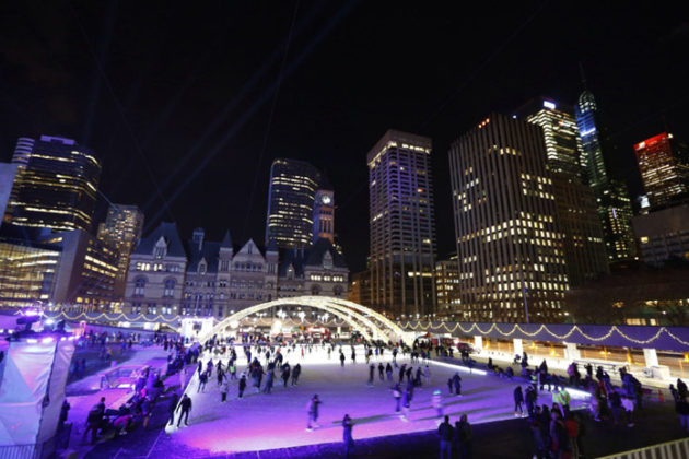 toronto-new-years-eve-at-nathan-phillips-square-04