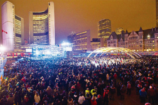 toronto-new-years-eve-at-nathan-phillips-square-05