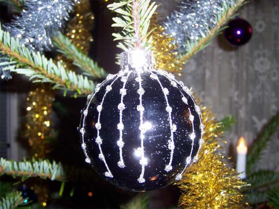 white-christmas-tree-decoration-ideas-08