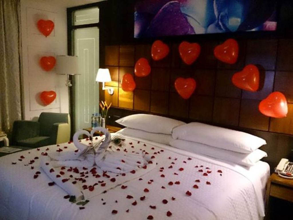 Romantic Heart Shaped Bedroom Decor